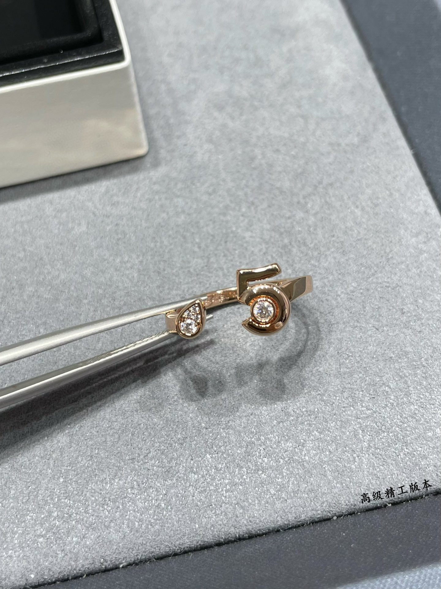 Ch*el 5-word opening ring