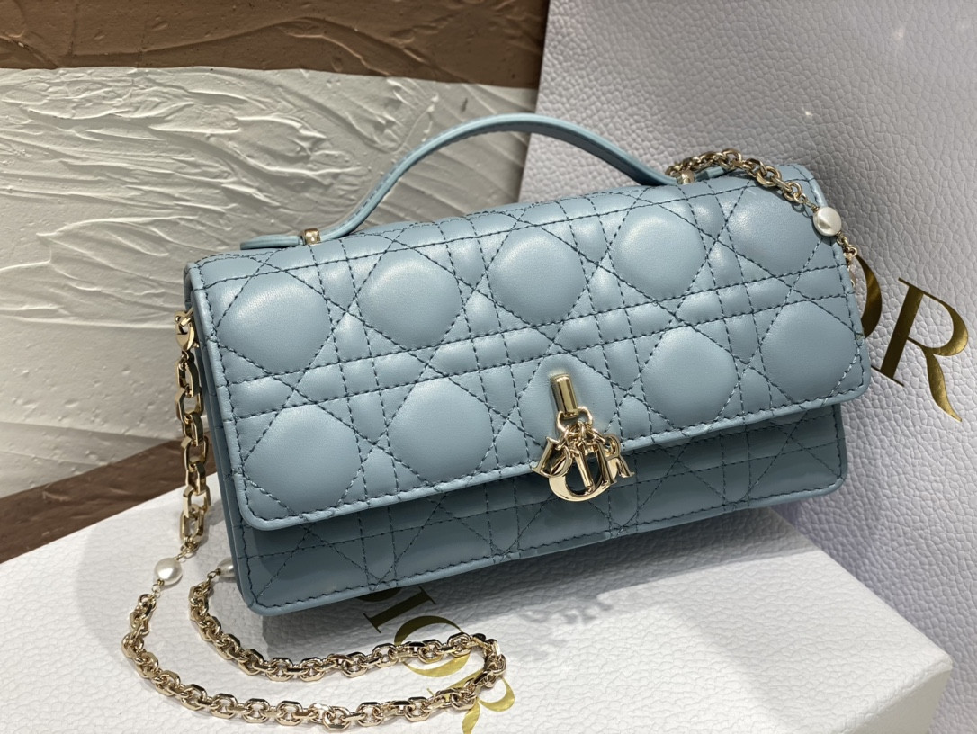 miss D*or mini bag cloud blue cannage lambskin s0980onmj_m81b 21 x 11.5 x 4.5 cm