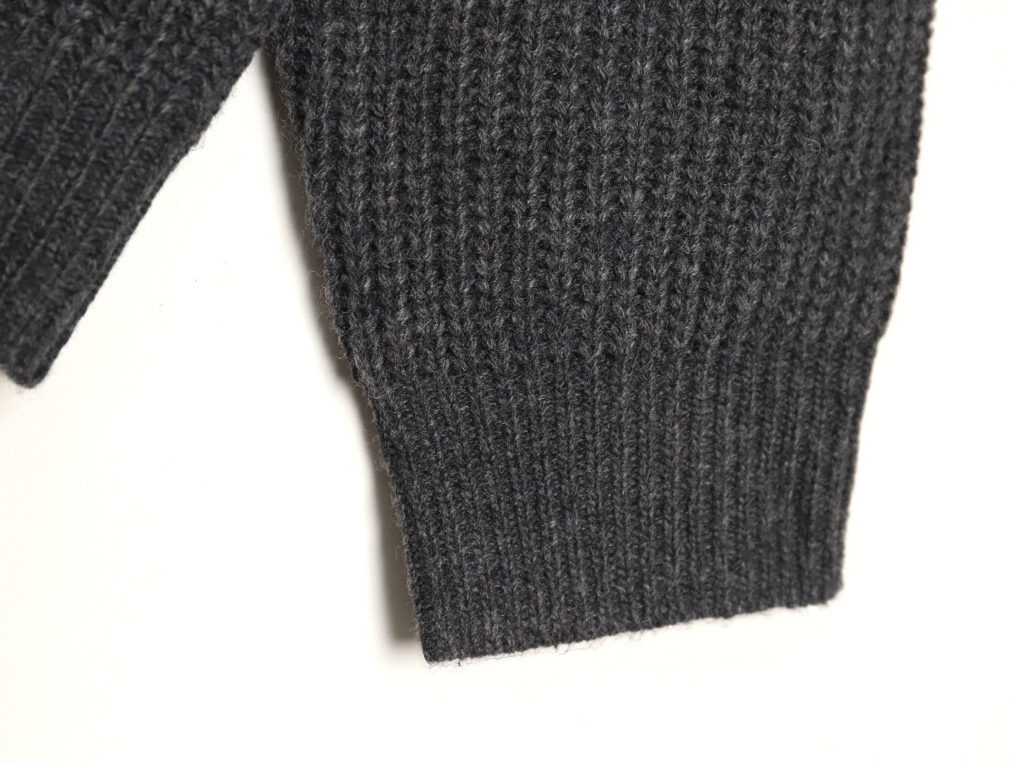 l0*is V*t0n lv 24fw cardigan sweaters