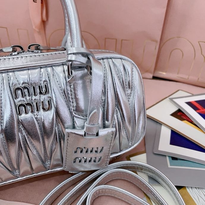 Miu Miu Arcadie matelassé nappa leather bag 22X10.5X7.5cm