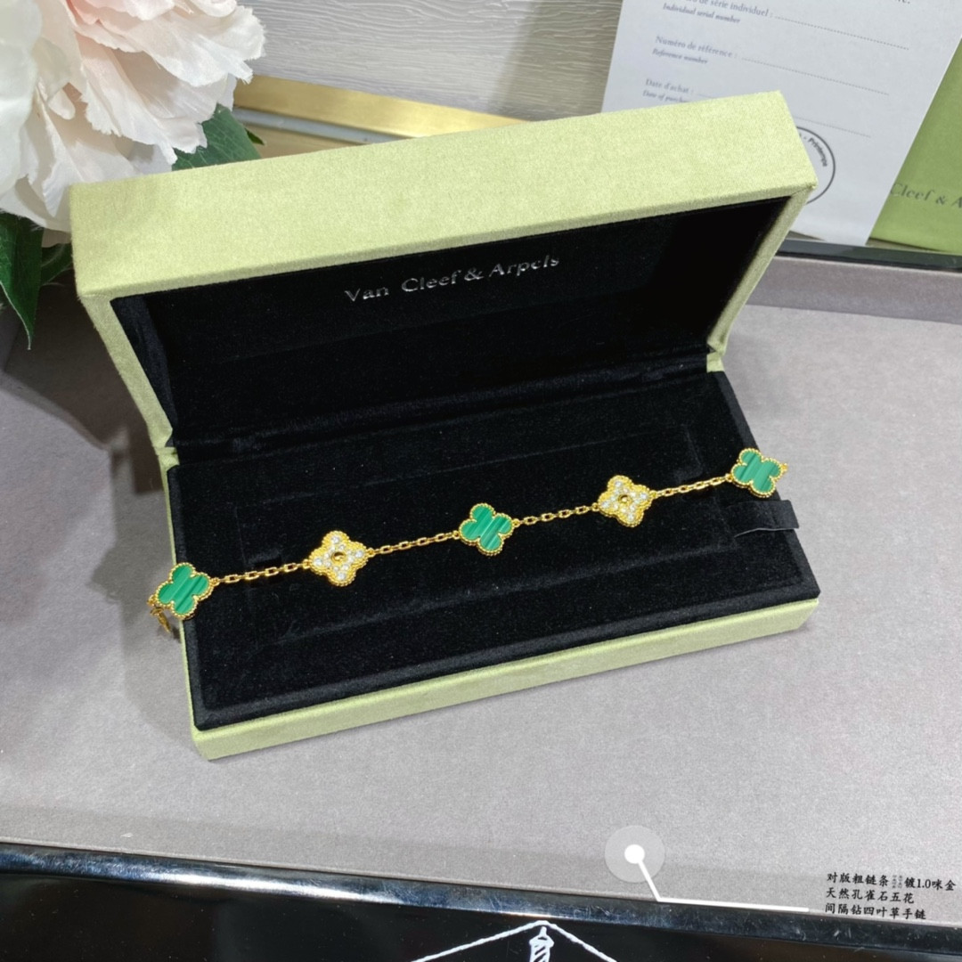 v*n cl*f & arpels natural malachite interval Di*m*nd five-flower four-leaf clover bracelet