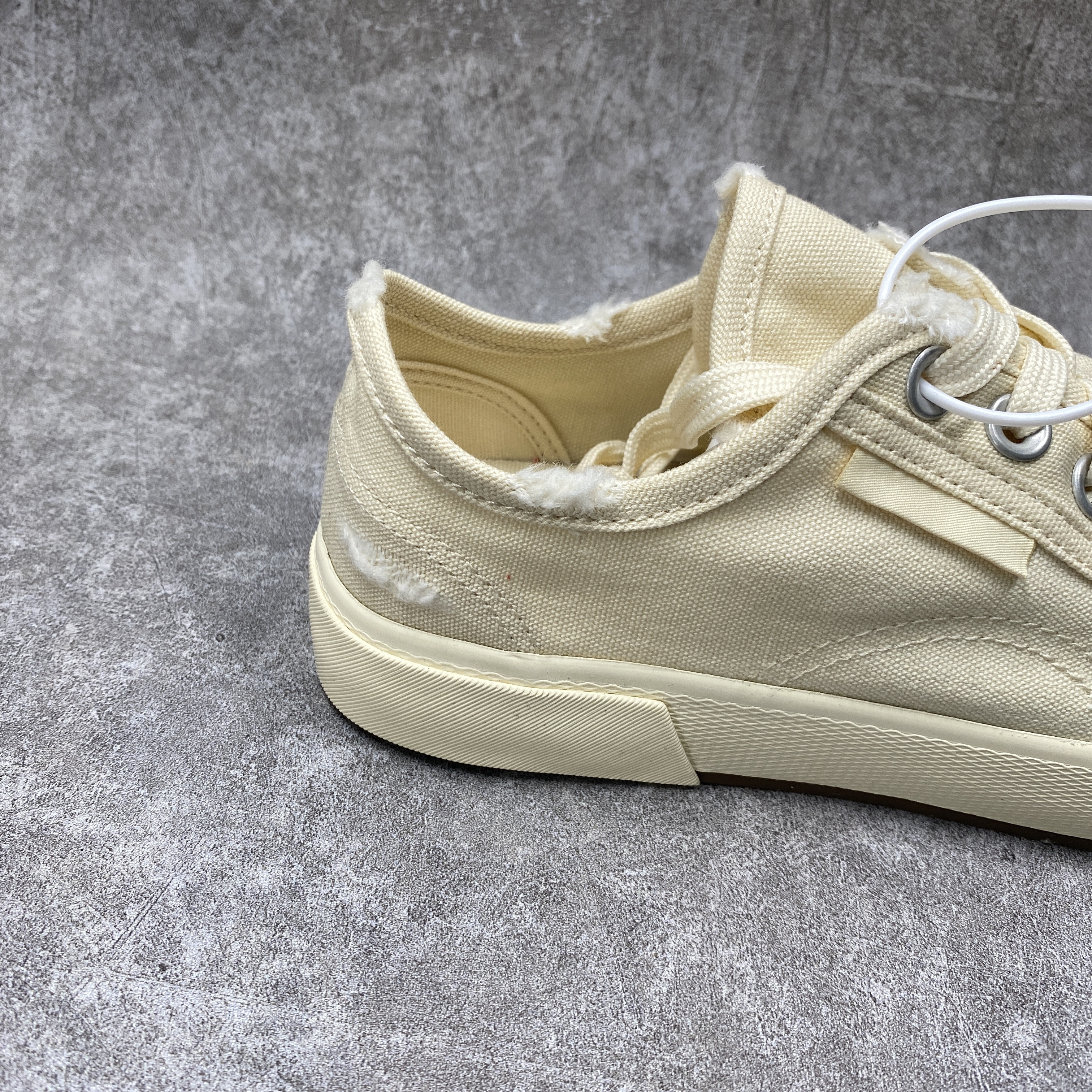 PARIS LOW TOP SNEAKER IN WHITE