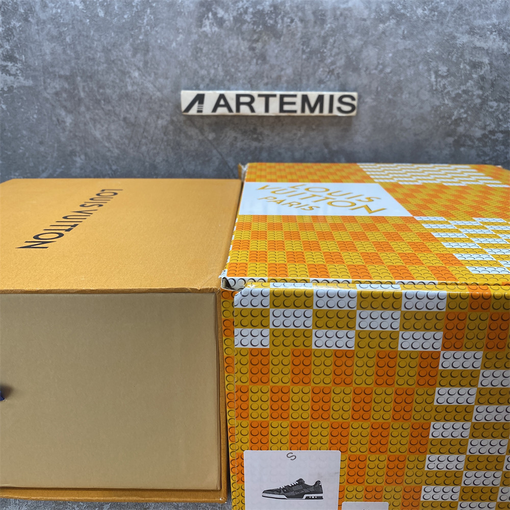 UA LV Trainer Sneaker