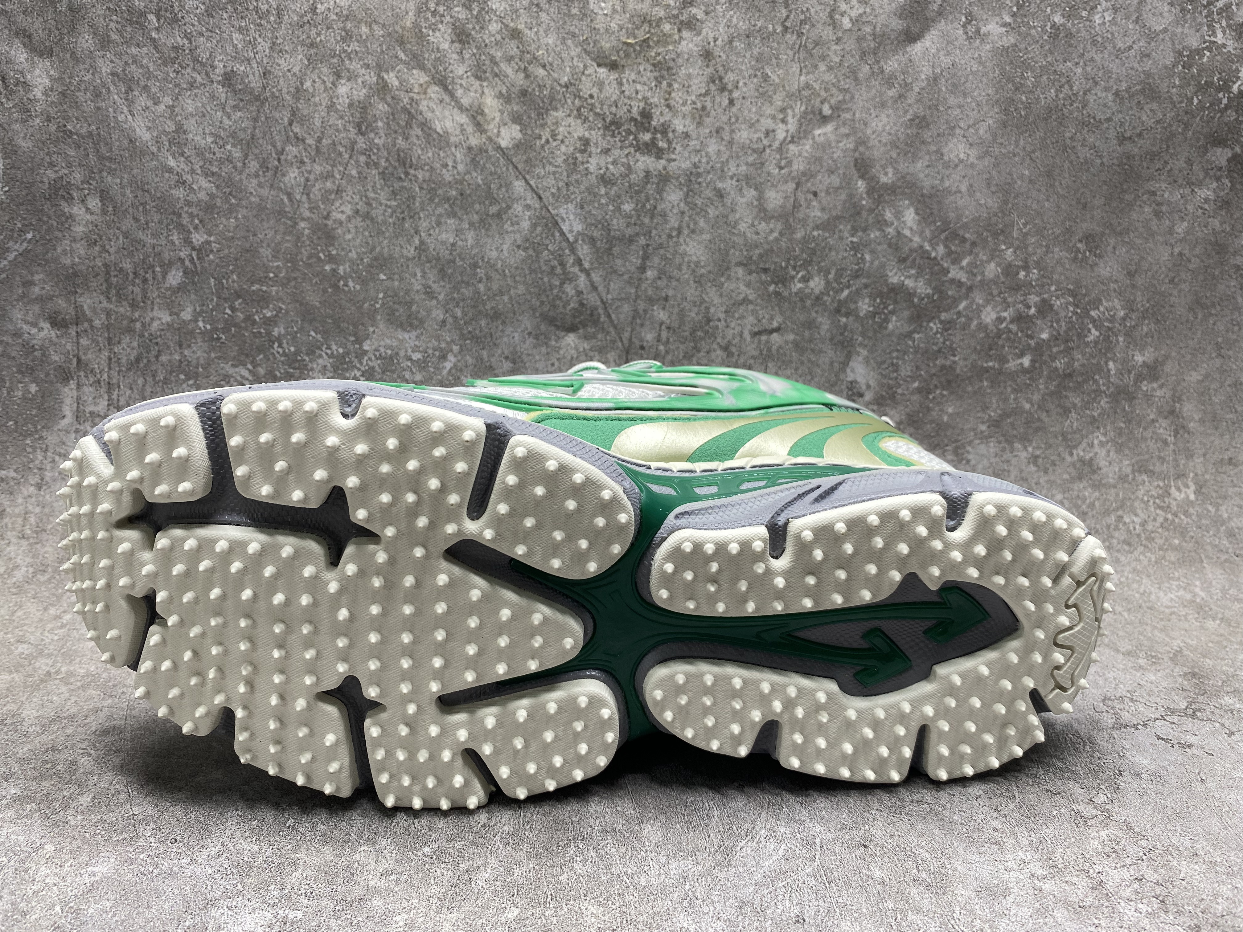 UA Off-White "BE RIGHT BACK"