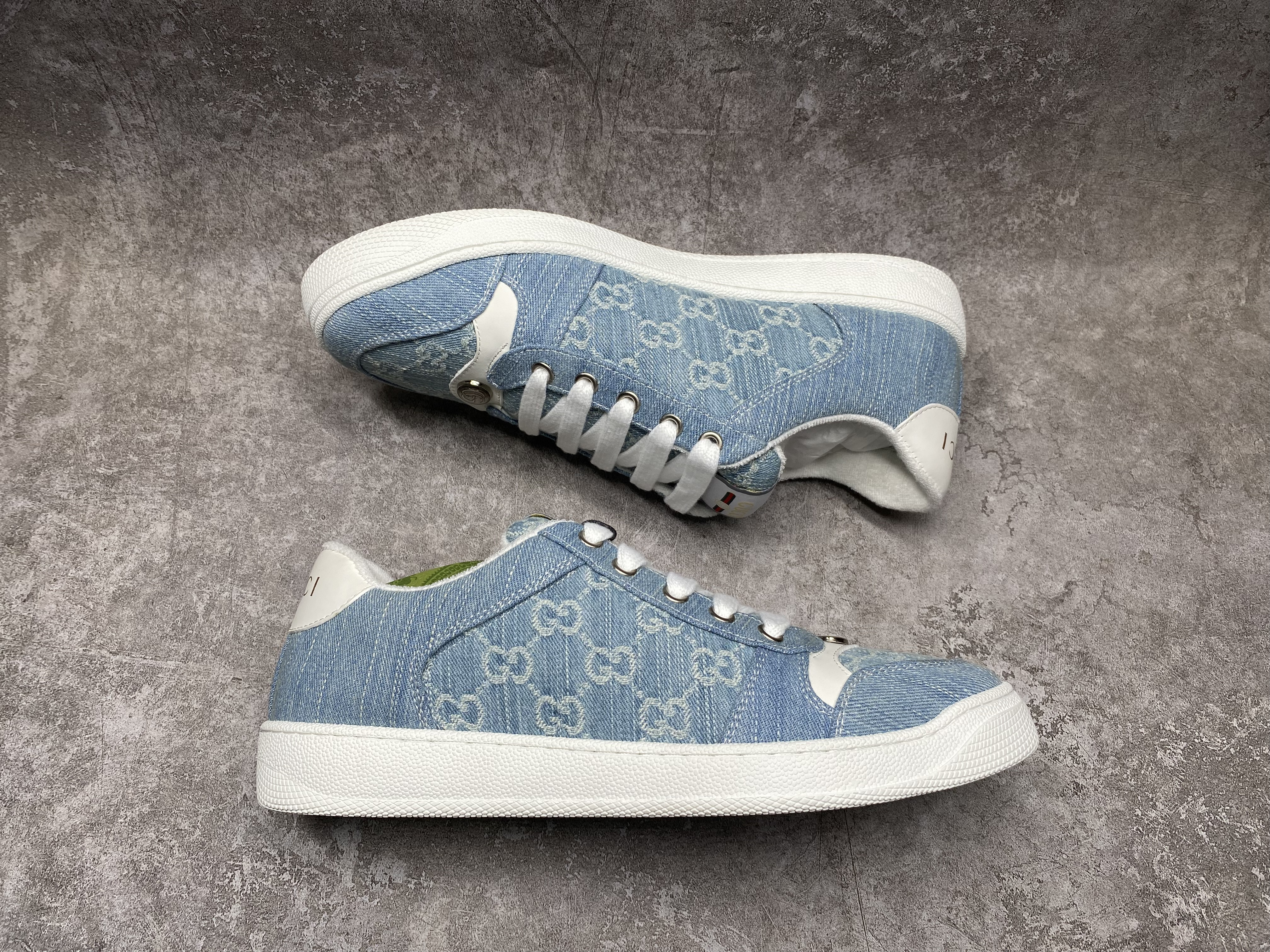 ua G*u*i sneakers