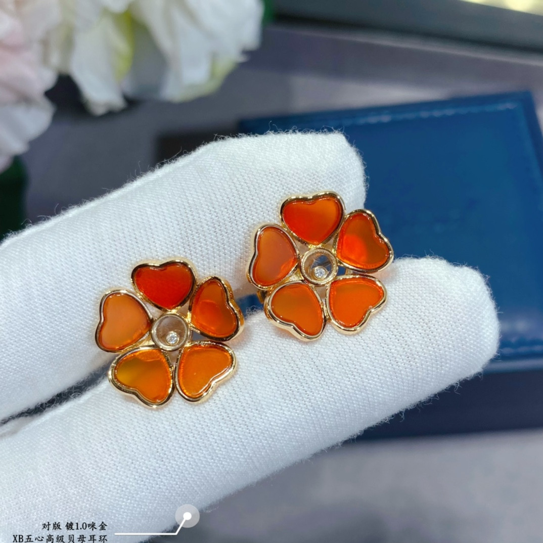 chopard five He**ts mother-of-pearl earrings