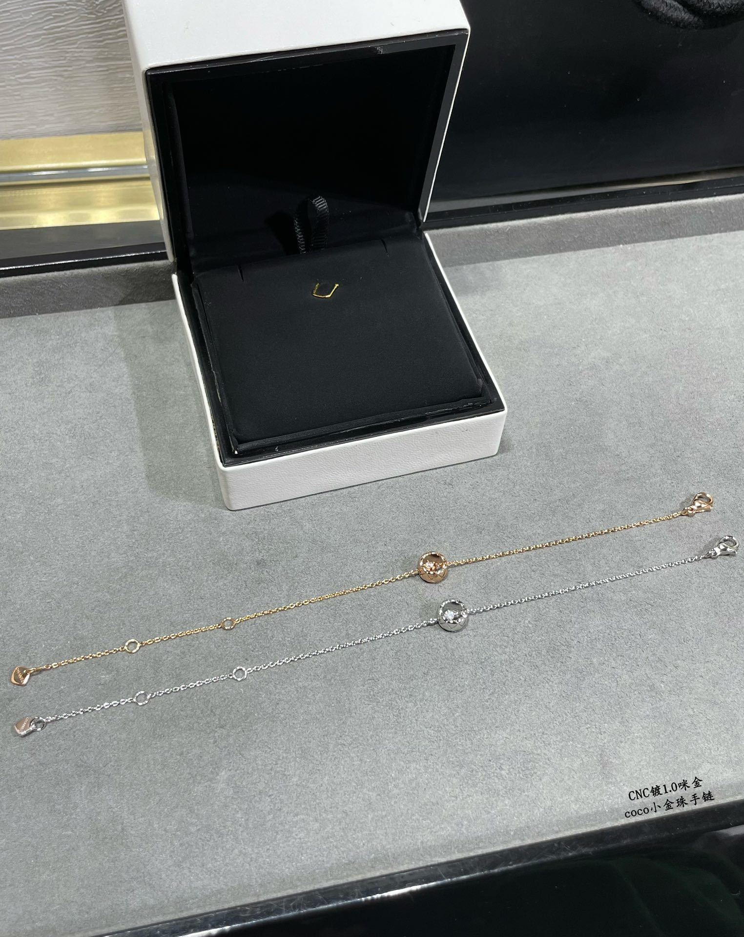 ch*el carved Di*m*nd-shaped gold bead bracelet