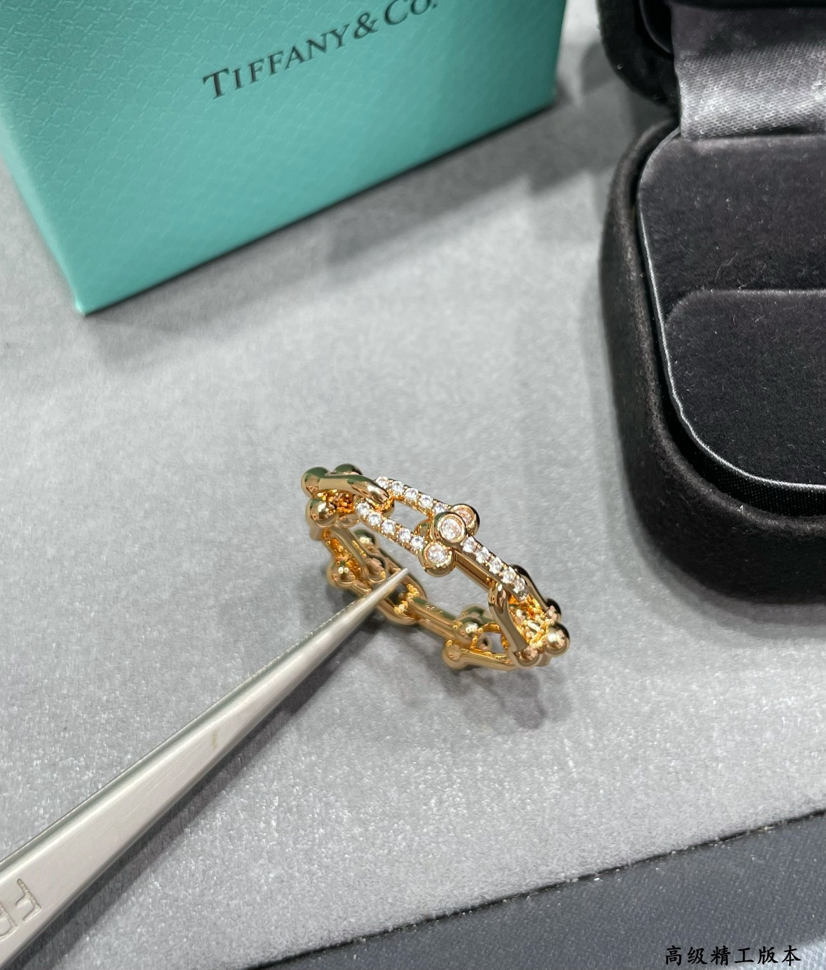 t*f*ny & co. u-link chain with Di*m*nd ring