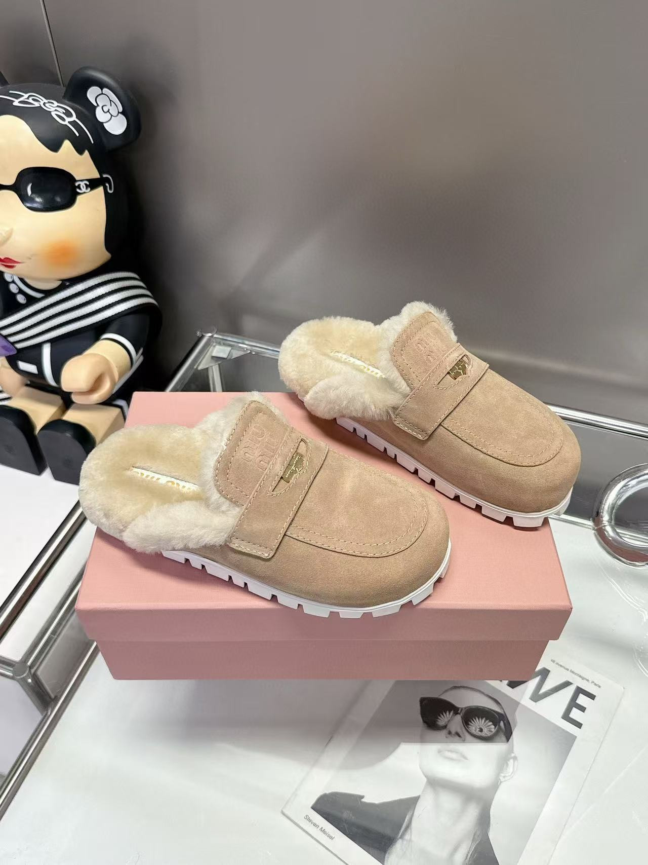 UA Miu Miu Slides