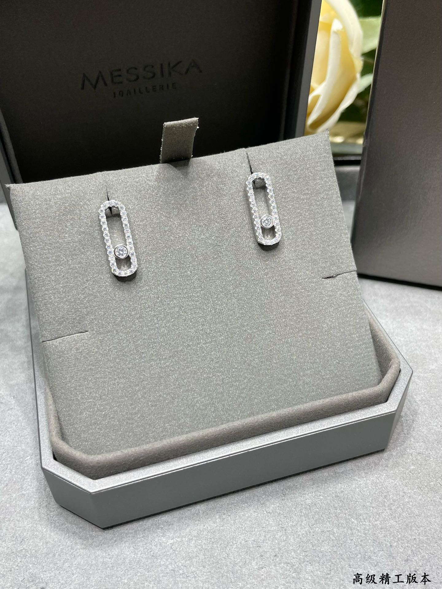 messika single Di*m*nd stud earrings