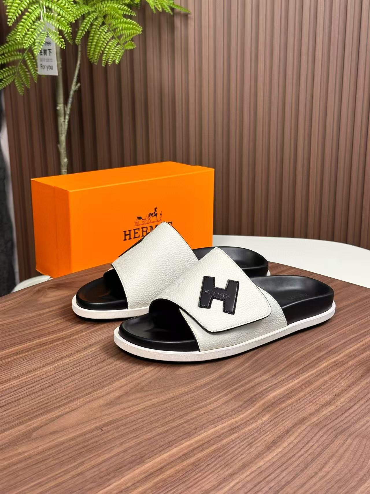 ua H**me5 sandals