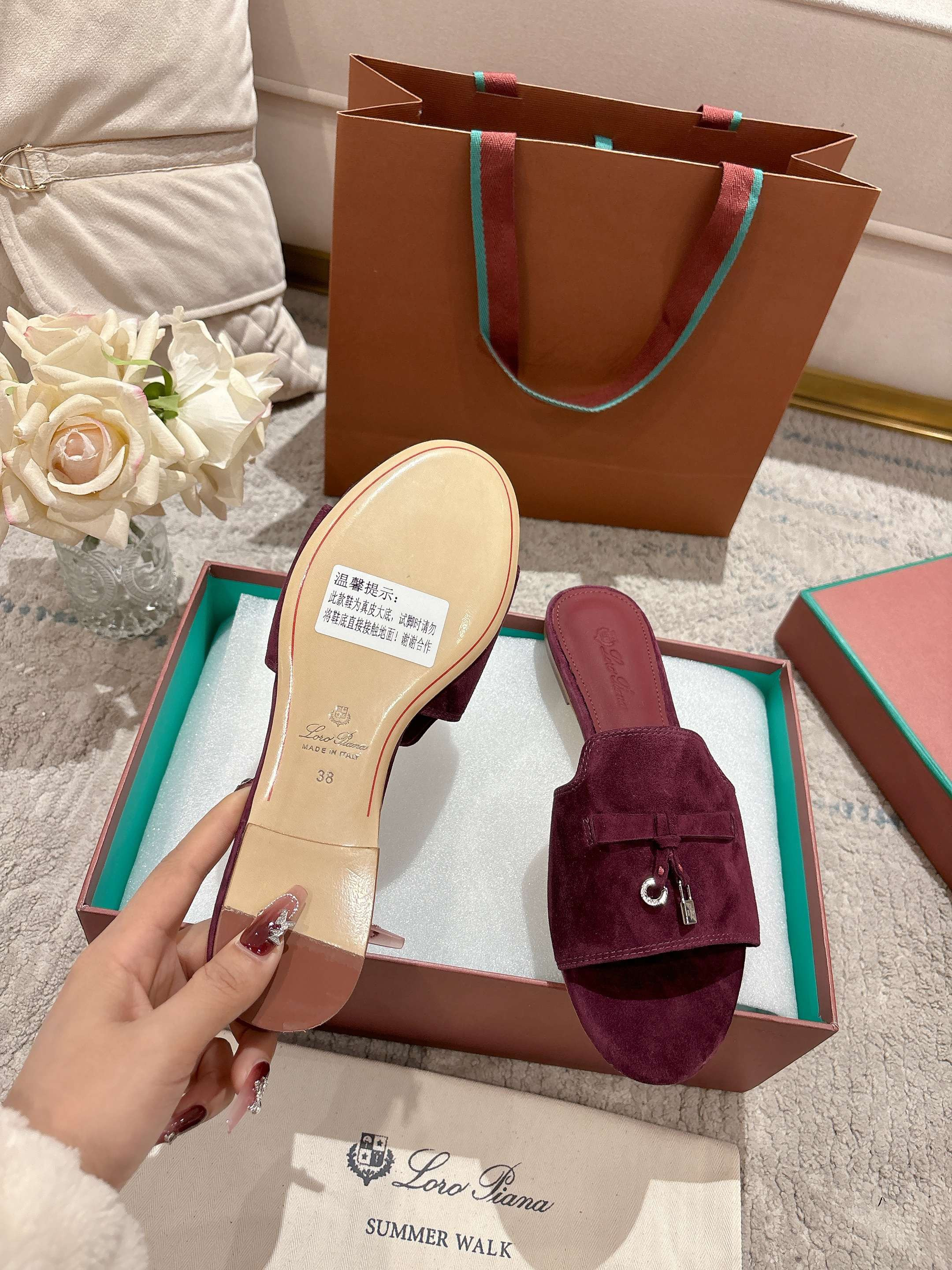 ua L**o p*ana summer charms sandal