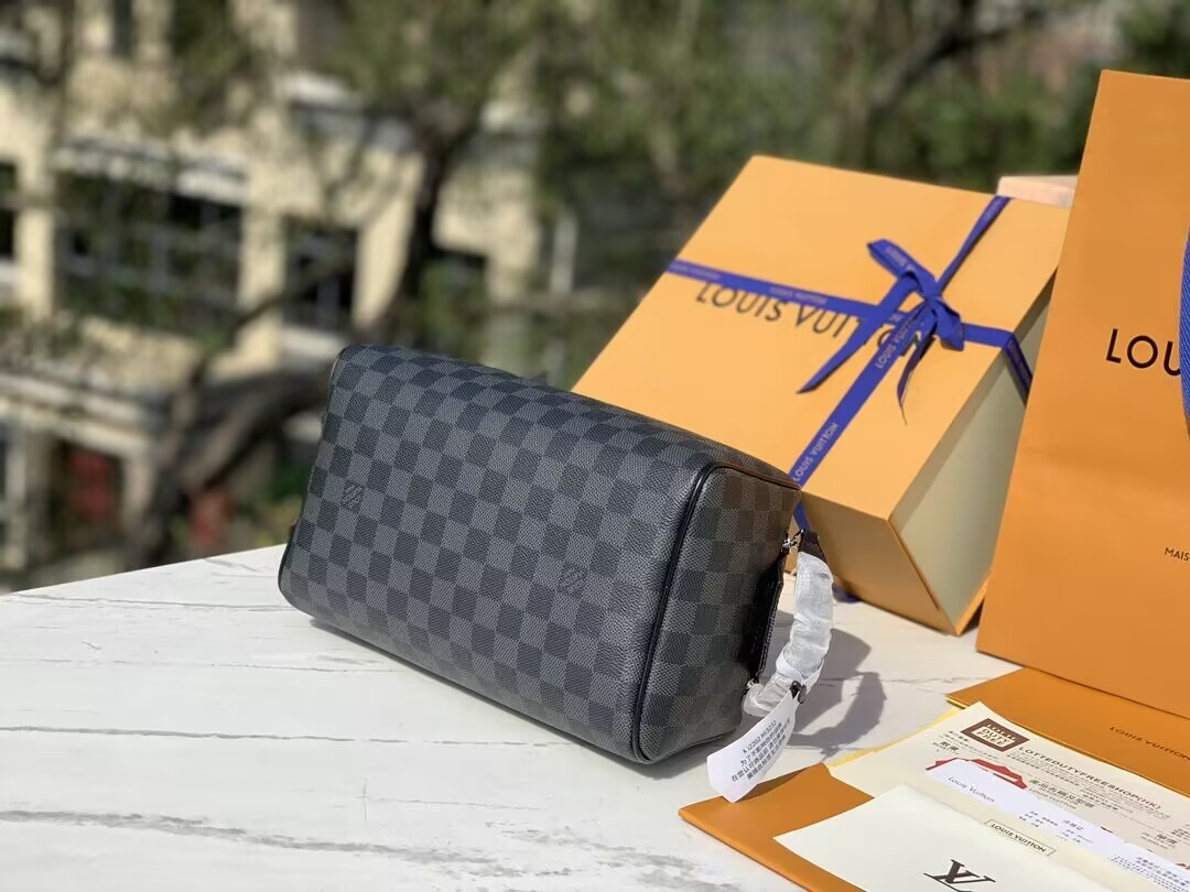 LV Dopp Kit Toilet Pouch M40127 28x16x13cm
