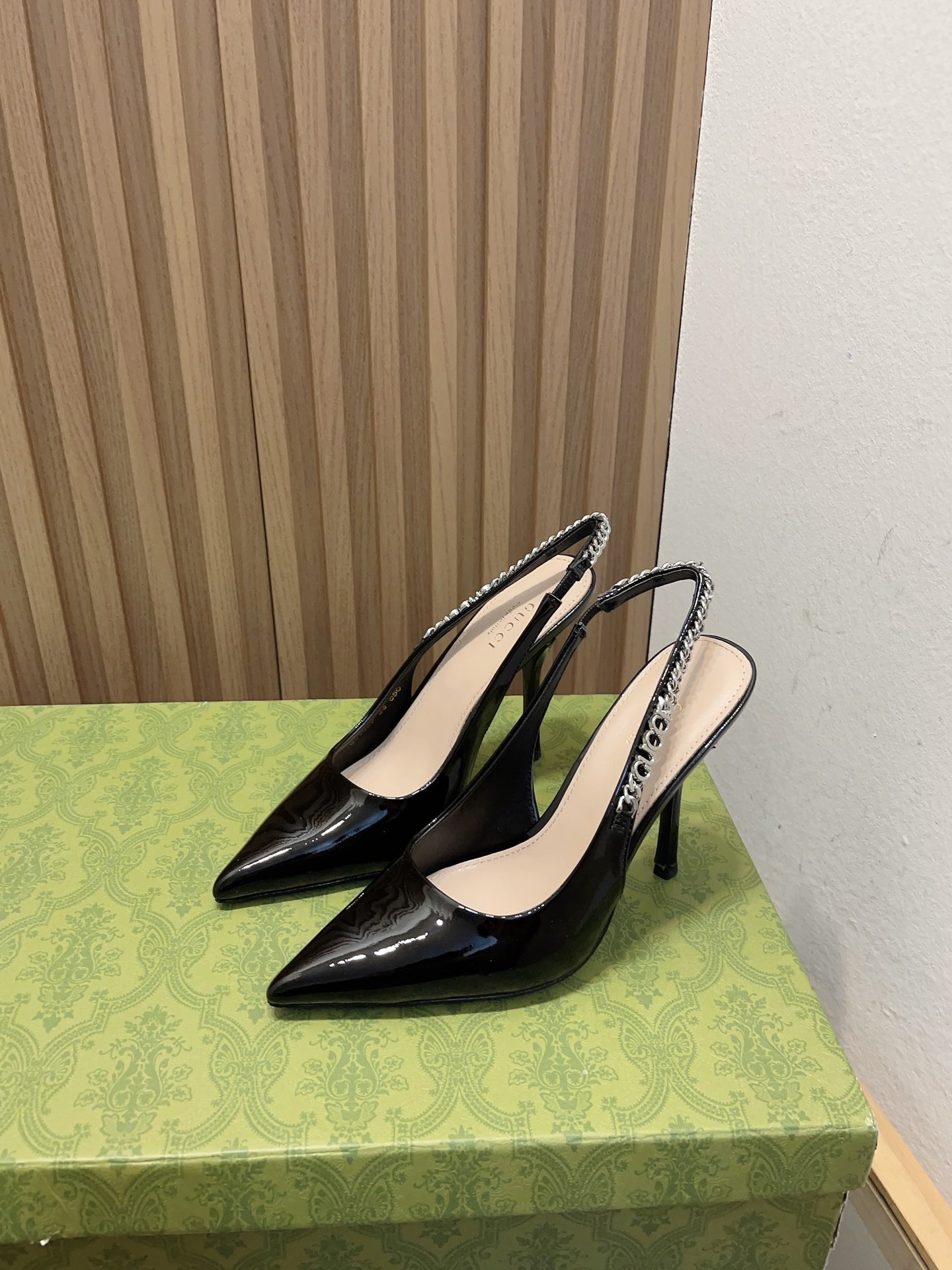 G*u*i signoria slingback pump high