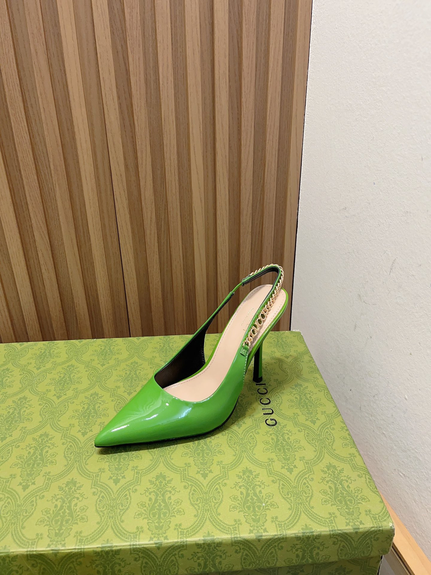 G*u*i signoria slingback pump high