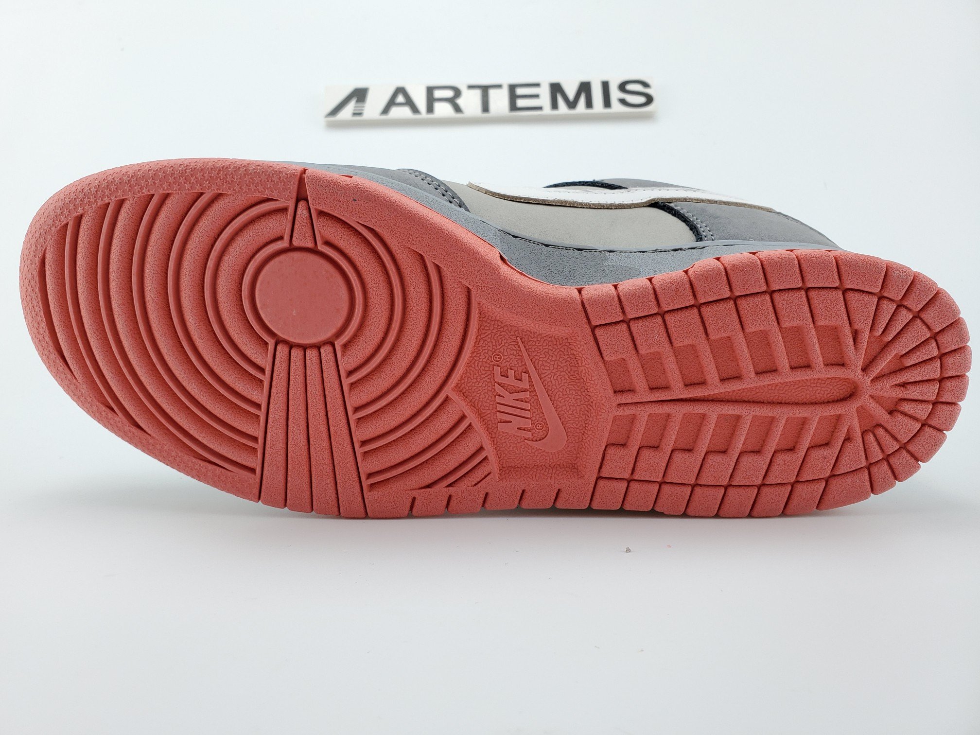 Nike Dunk SB Low Staple NYC Pigeon