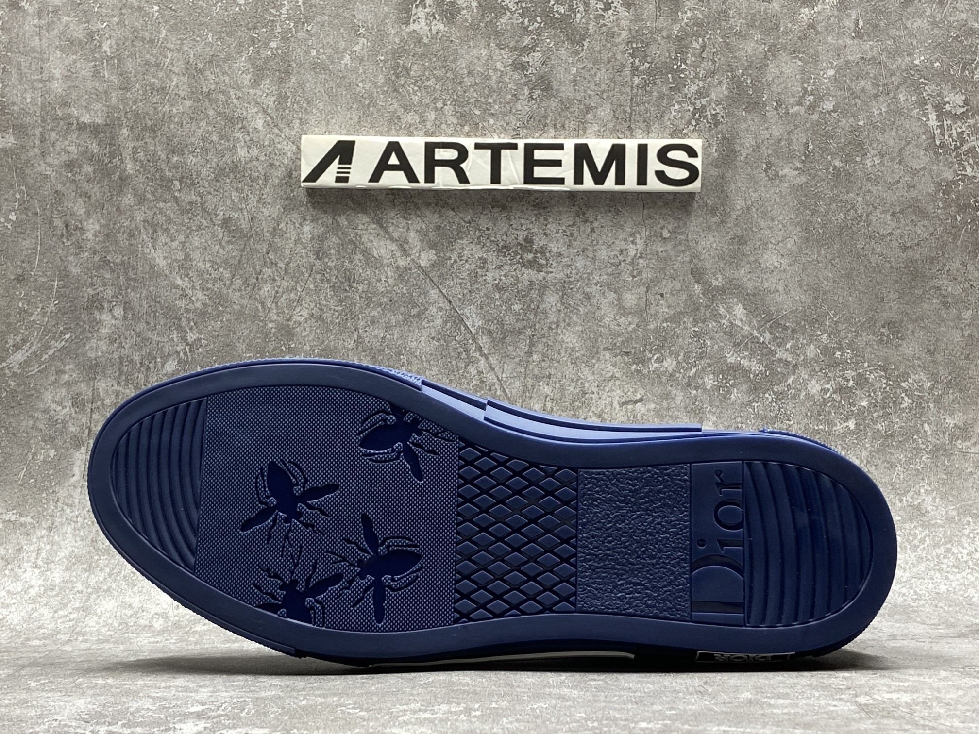 D*or b23 high top blue oblique