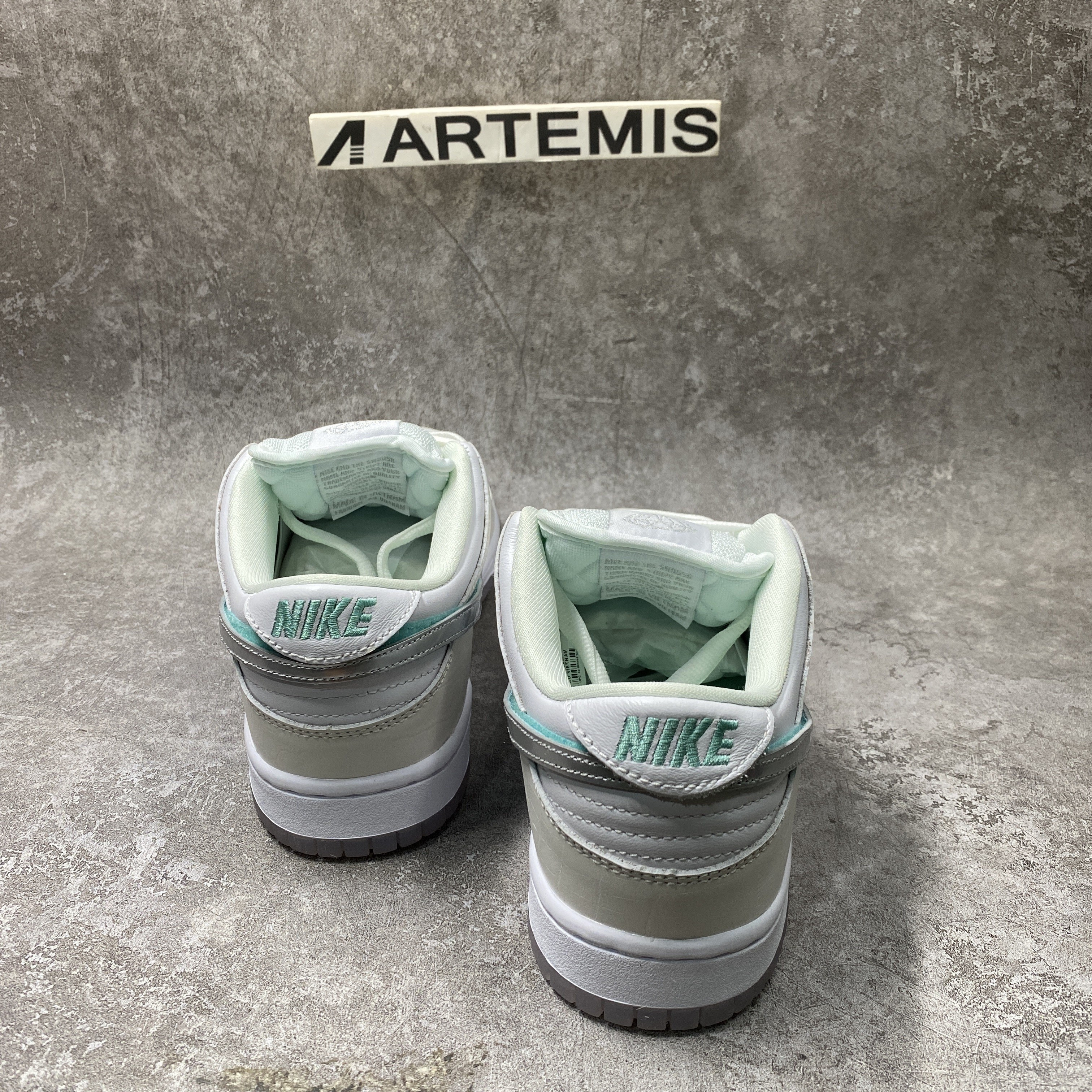 nike sb dunk low Di*m*nd s*pply co white Di*m*nd