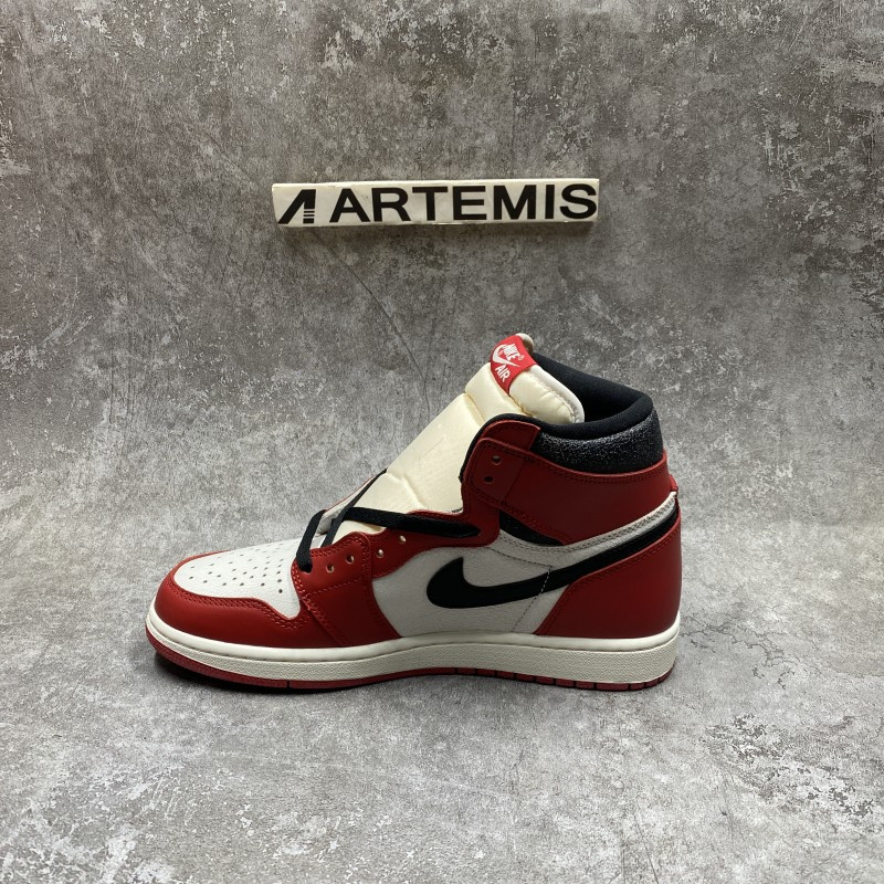 Air Jordan 1 High OG Chicago Lost and Found