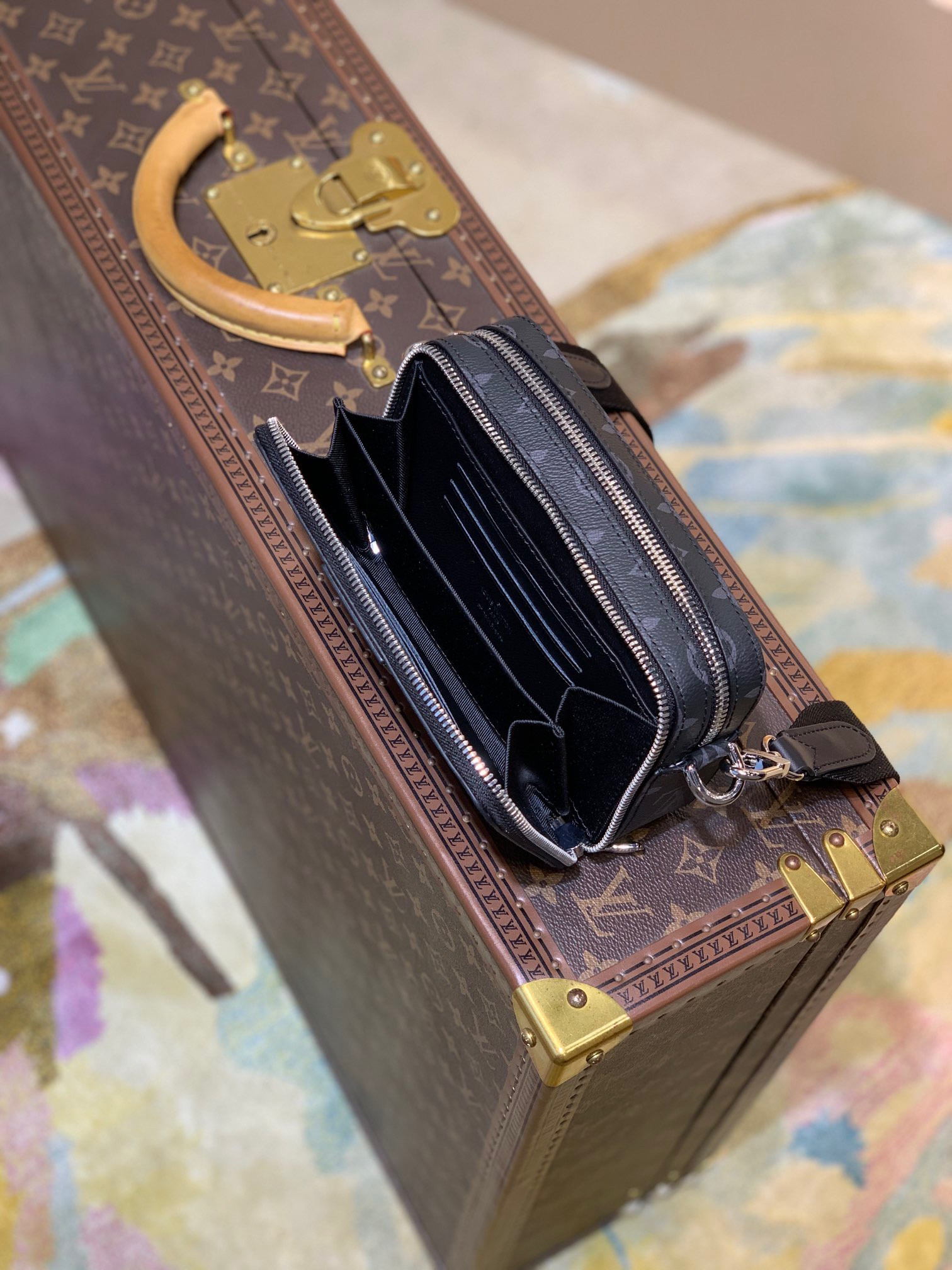 LV ALPHA WEARABLE WALLET M80741