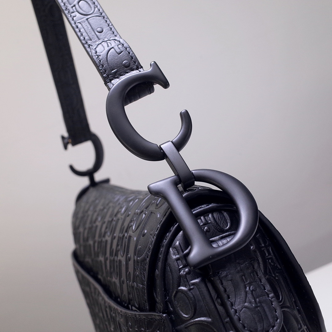 saddle bag with strap black D*or oblique embossed calfskin 25.5x20x6.5cm