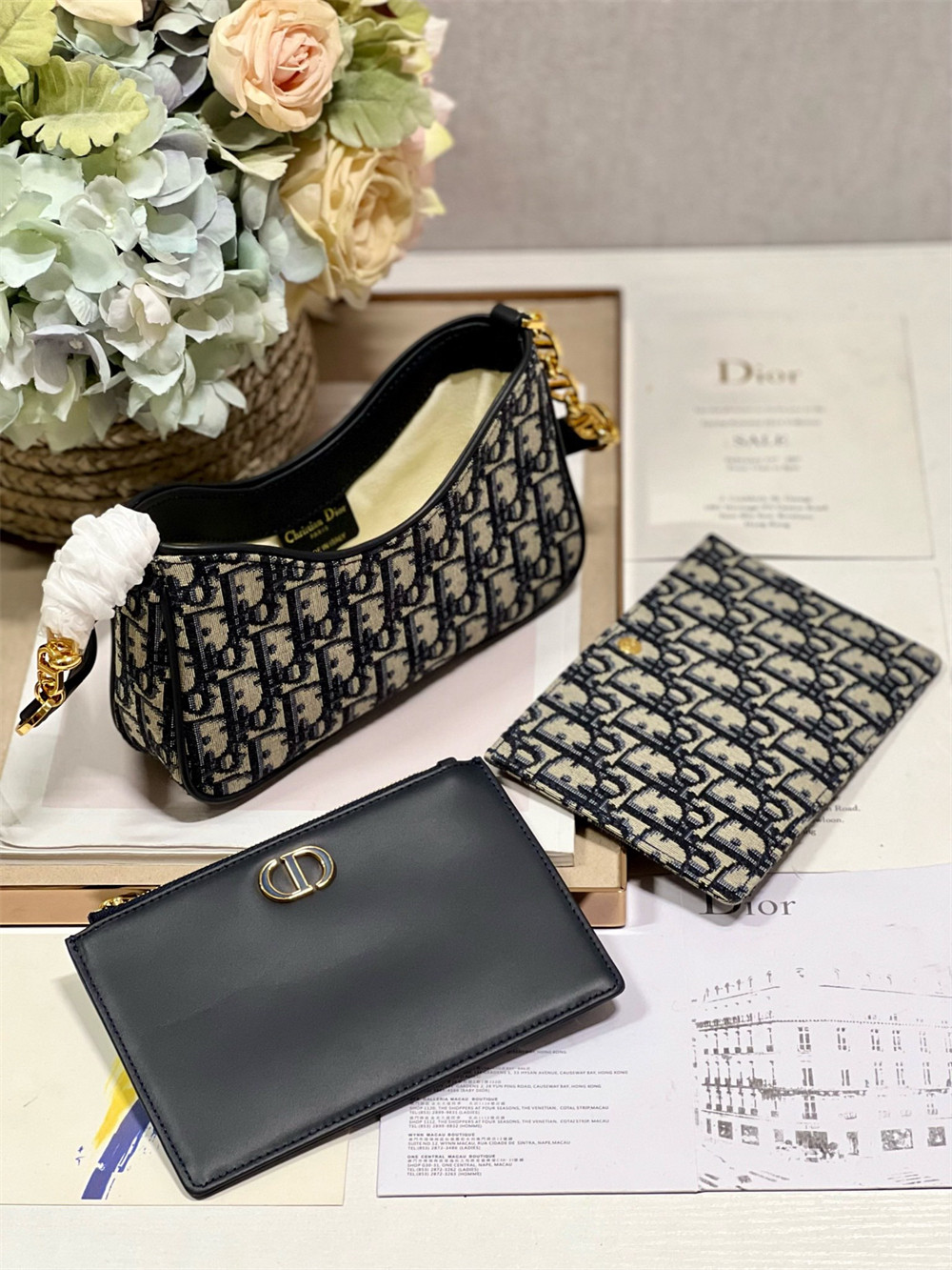 D*or 30 montaigne avenue bag blue D*or oblique jacquard 22.5 x 12.5 x 6.5 cm