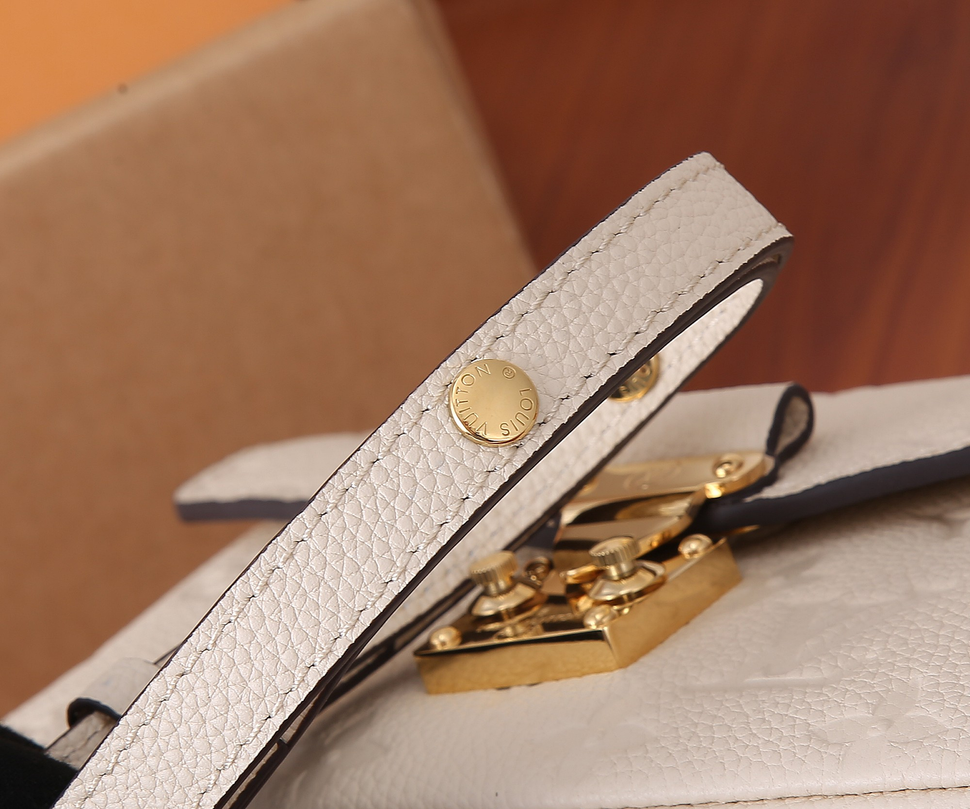 LV Pochette Métis East West M22942 21.5 x 13.5 x 6 cm