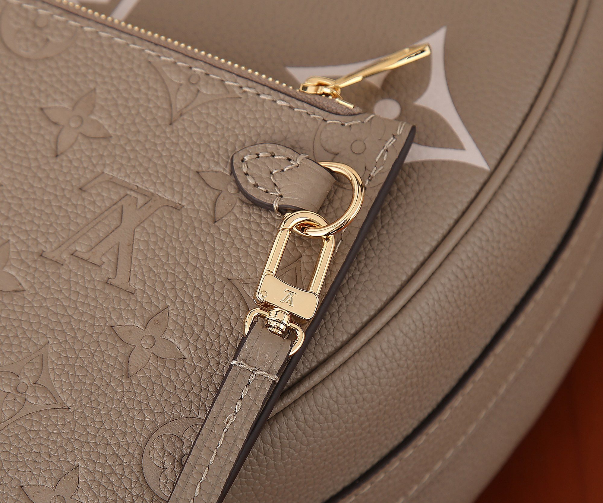 LV Loop Hobo M46738 15 x 10.2 x 3.9 inches