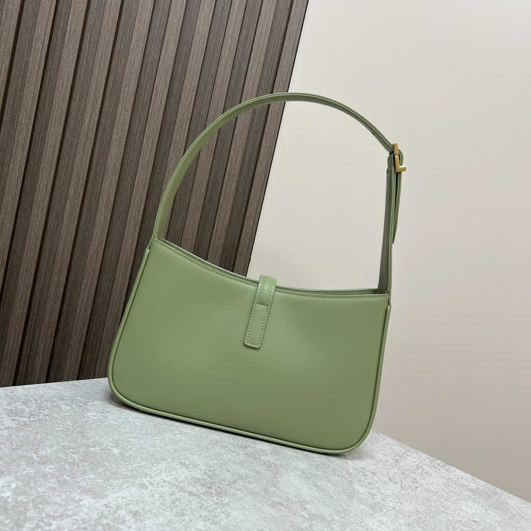 Y*L le 5 À 7 in smooth leather green 9 x 6.3 x 2.5 inches