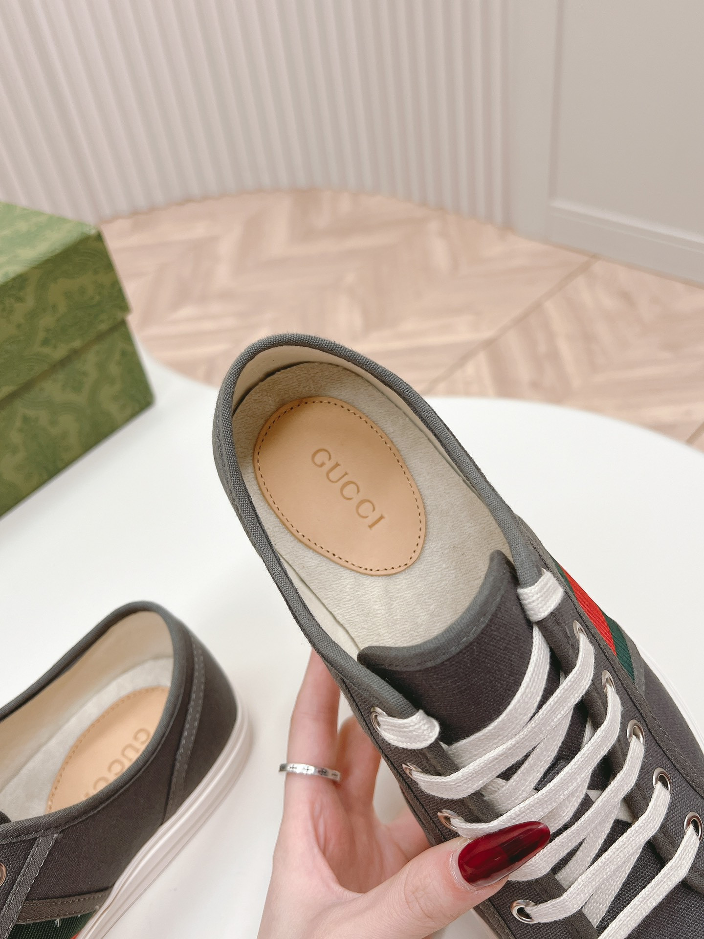 ua G*u*i sneaker with web