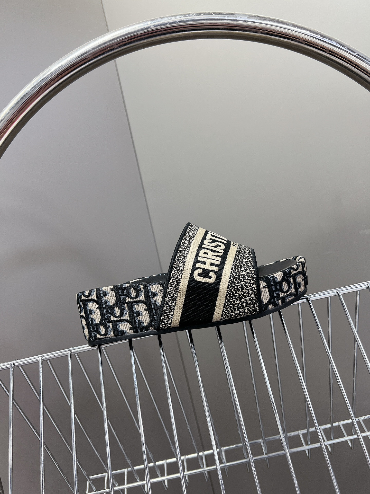 ua D*or platform sandals