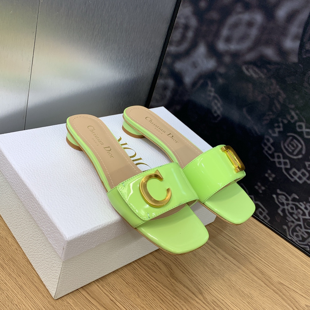 ua D*or or c'est D*or slide