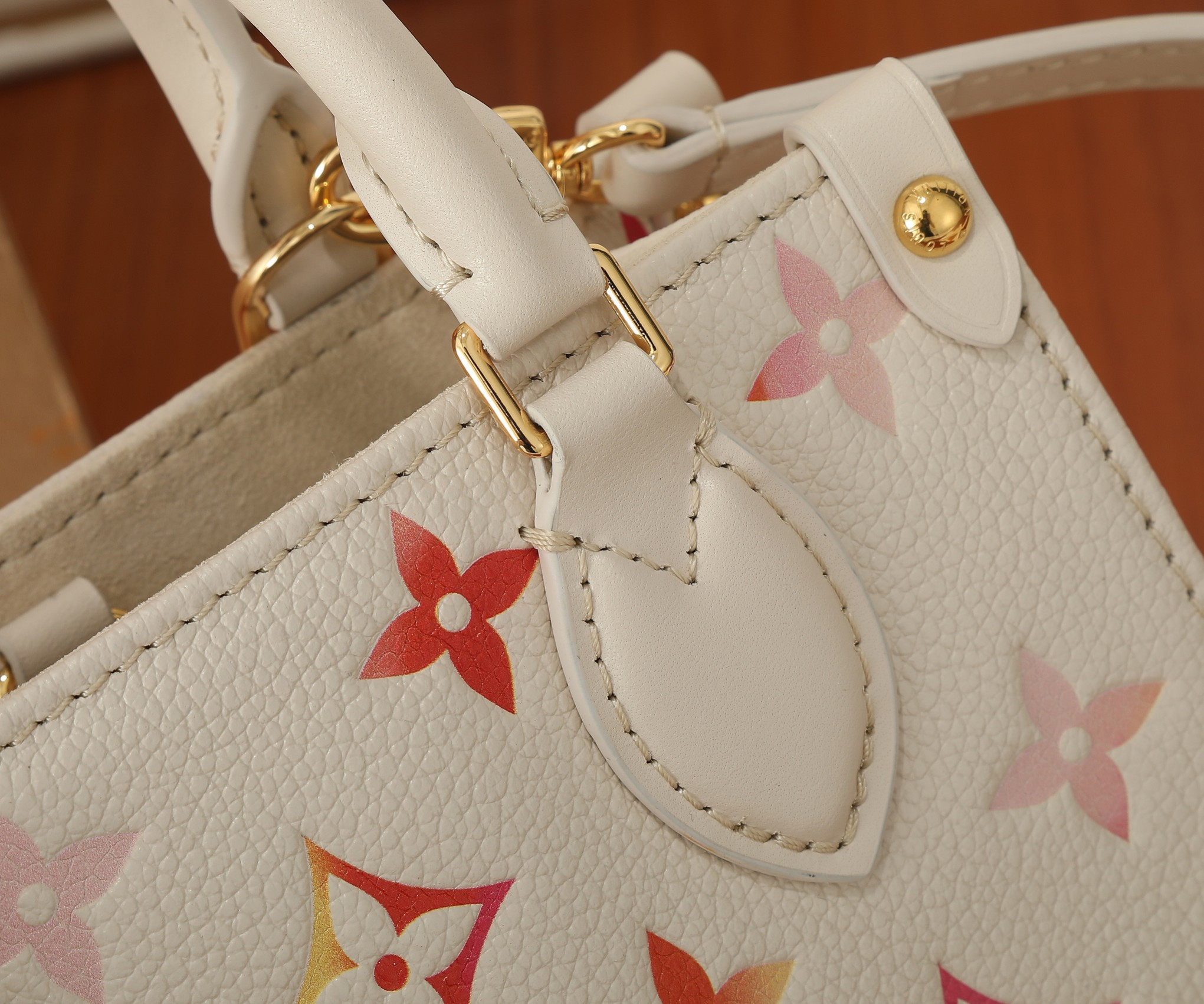 LV OnTheGo BB M47115  7.1 x 5.9 x 3.3 in