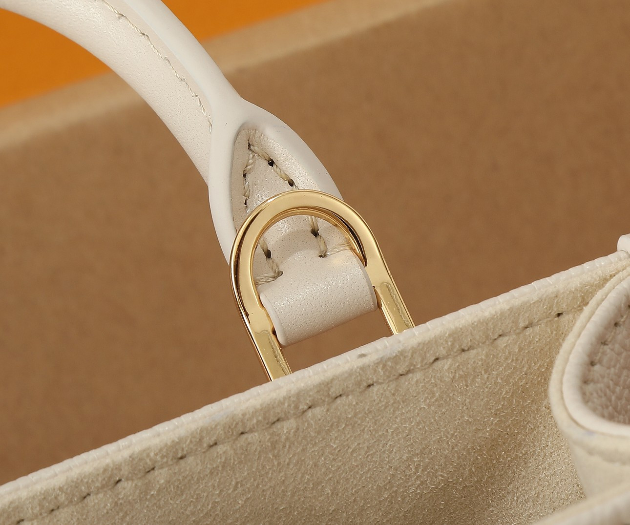 LV OnTheGo BB M47115  7.1 x 5.9 x 3.3 in