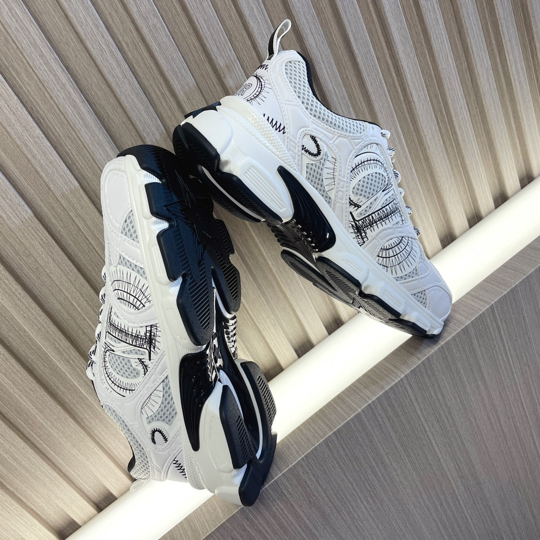 ua D*or chrono sneaker white and black mesh