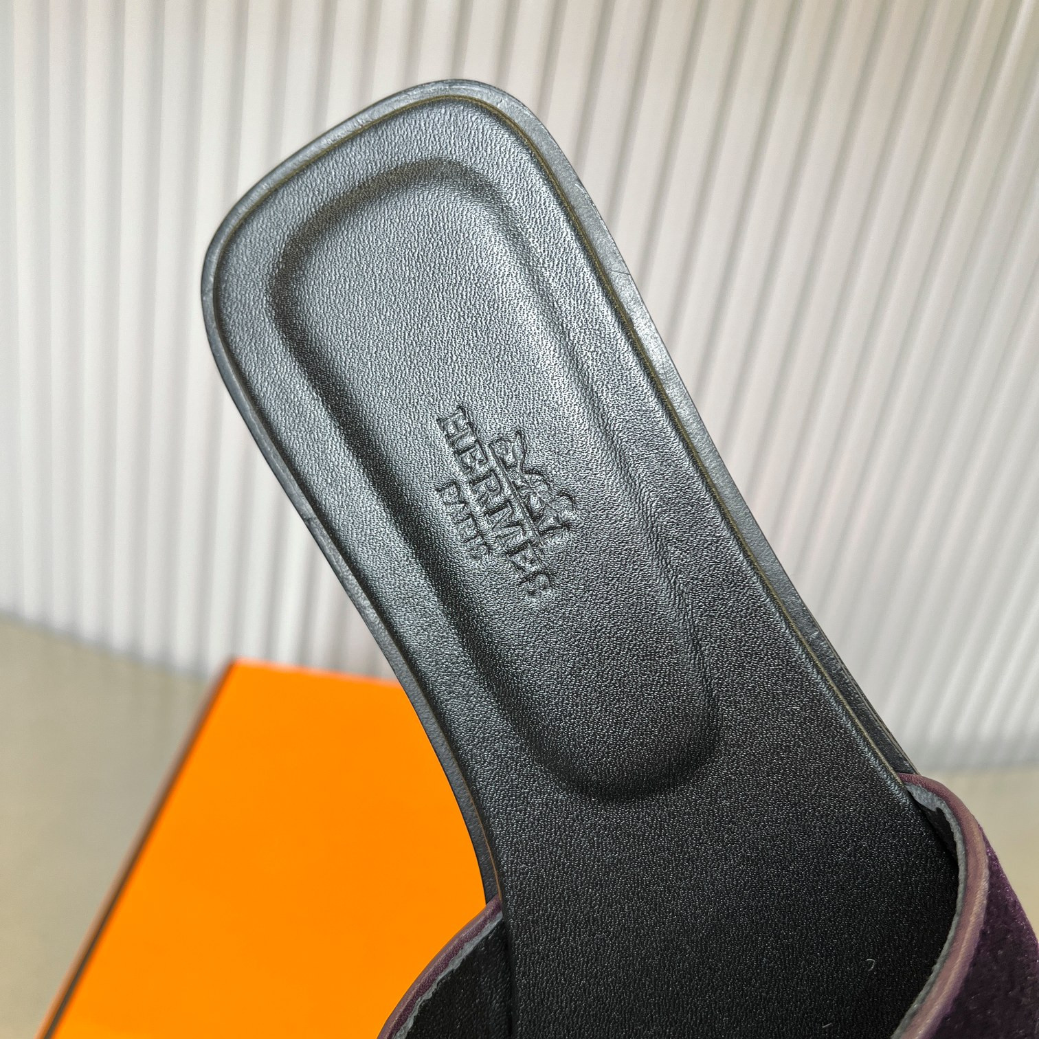 ua H**me5 oran sandal