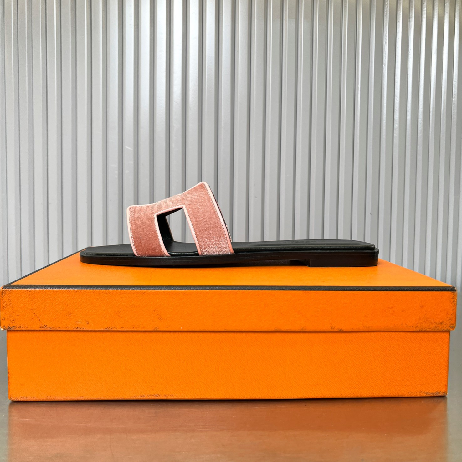 ua H**me5 oran sandal