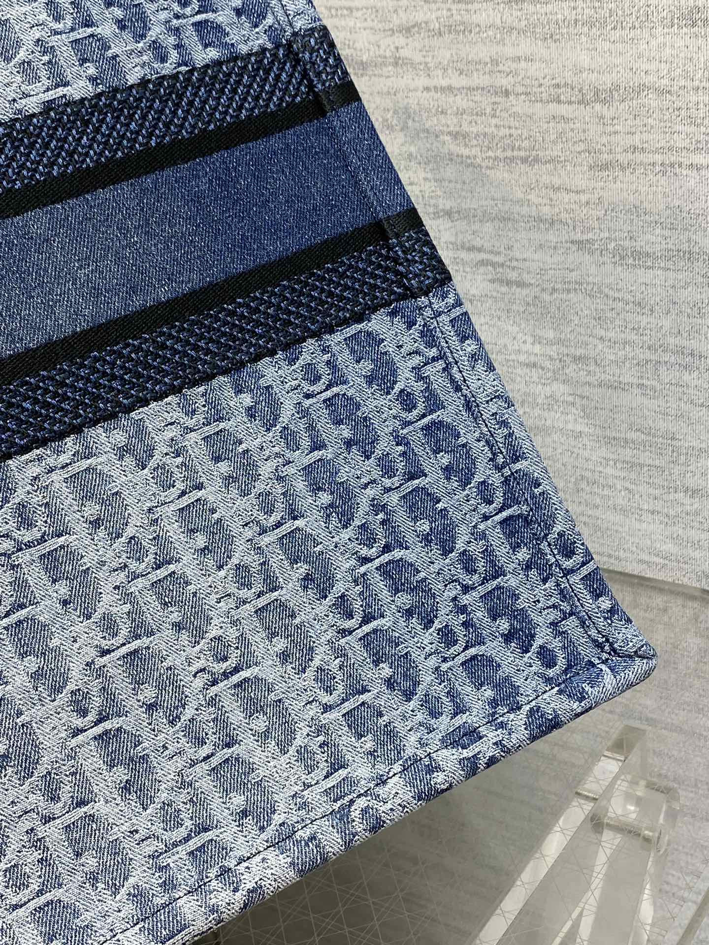 large D*or book tote blue denim D*or oblique jacquard 42 x 35 x 18.5 cm
