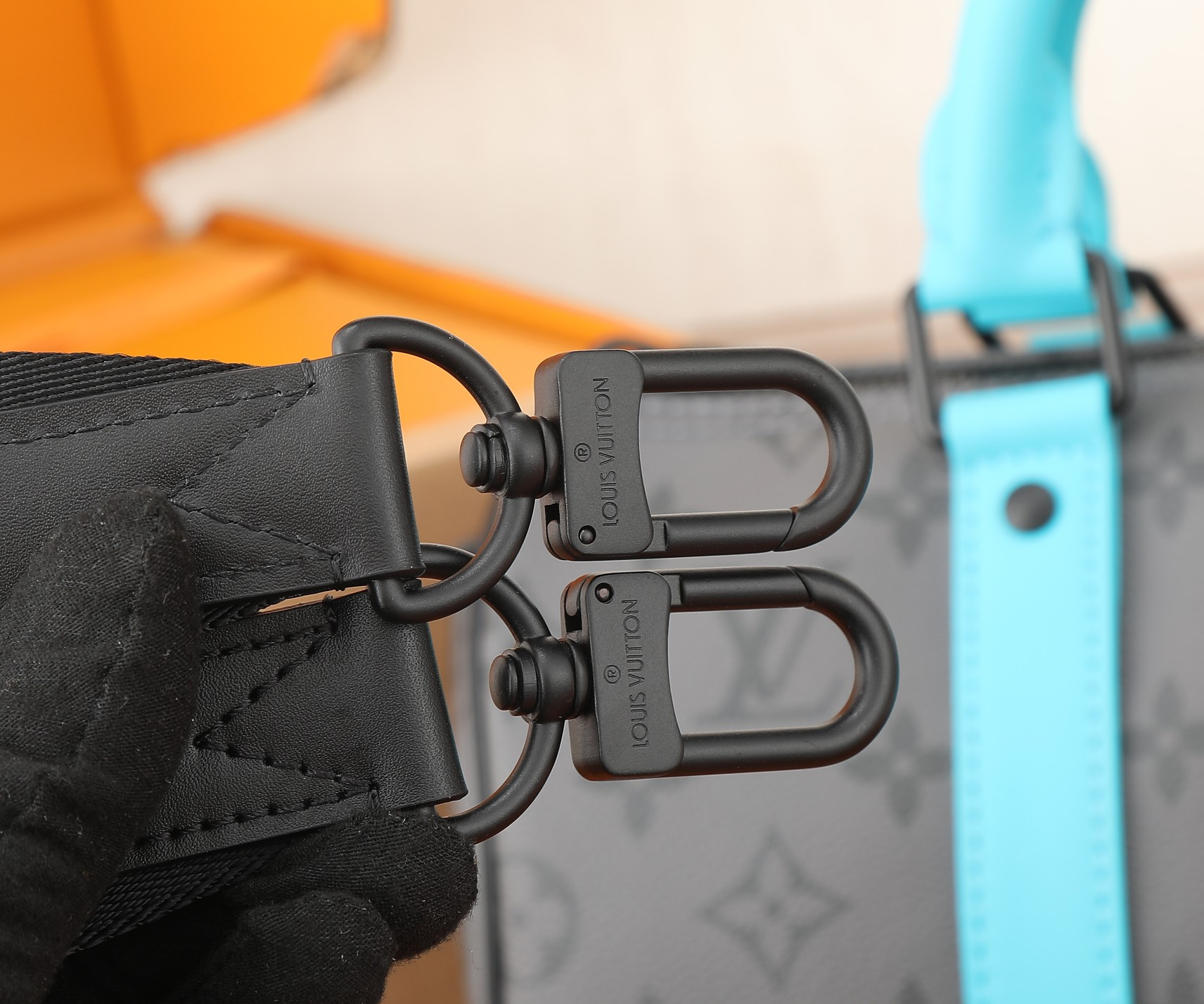 LV Keepall Bandoulière 25 M11645 9.8 x 5.9 x 4.3 inches