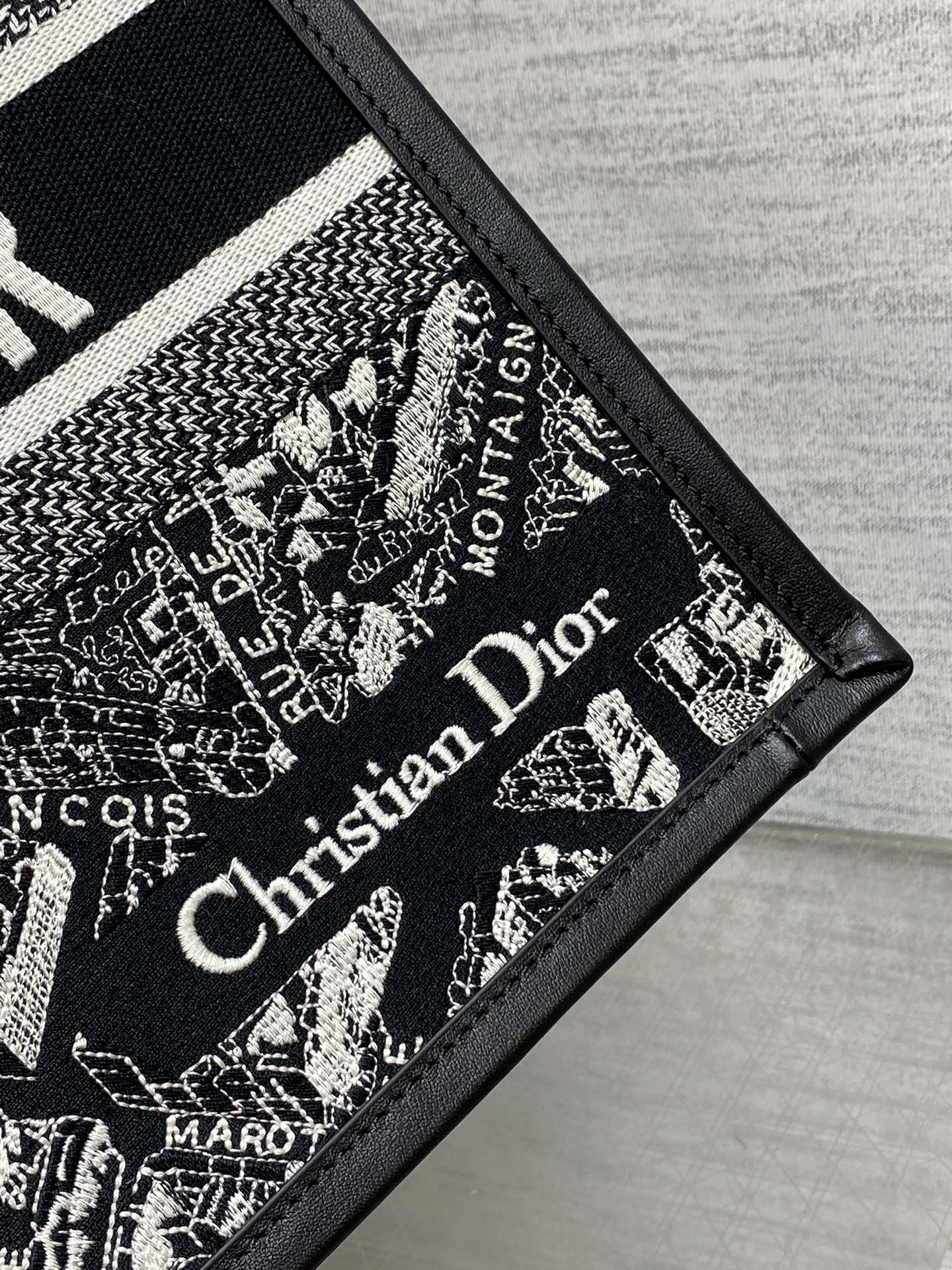 D*or medium D*or book tote black and white plan de paris embroidery 36 x 27.5 x 16.5 cm