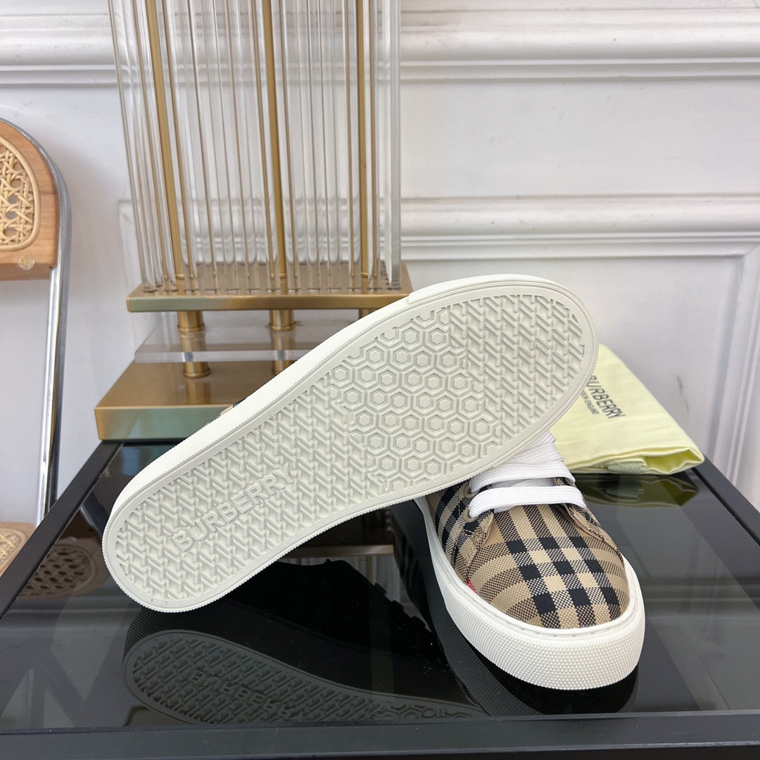 ua B**rry check sneakers