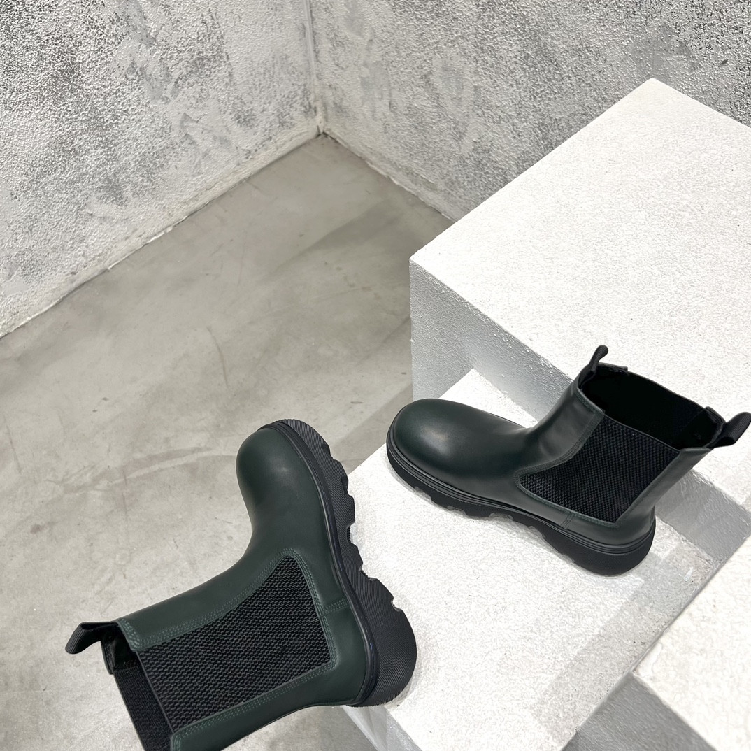 ua B**rry leather creeper chelsea boots