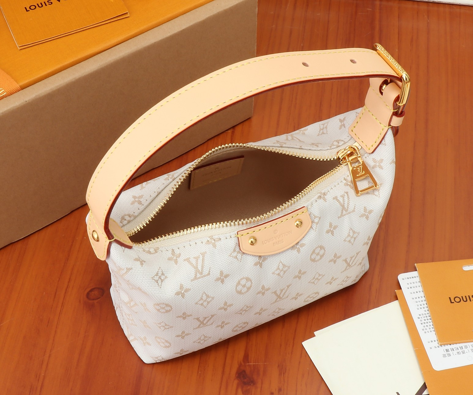 LV Hills Pochette M12433 18.5x11x6.5CM