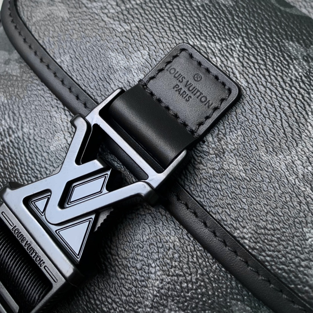 LV Getaway Messenger M12518 17 x 7.8 x 18 cm