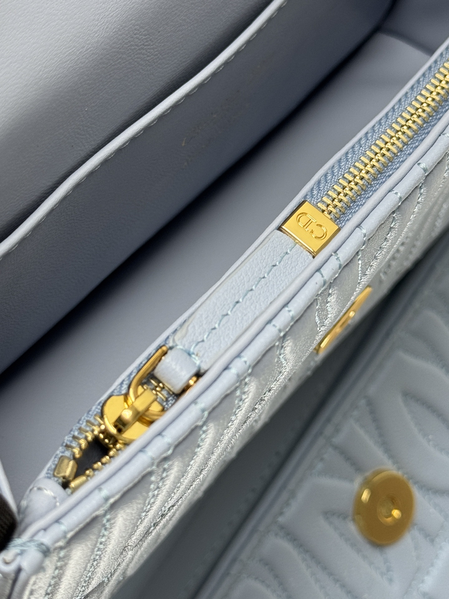 D*or miss D*or flap bag 22 x 11 x 6 cm