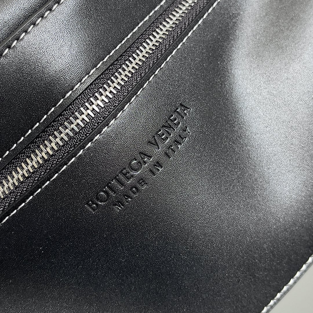 bo*te*ga Ve*ne*ta cassette 15x23x5cm