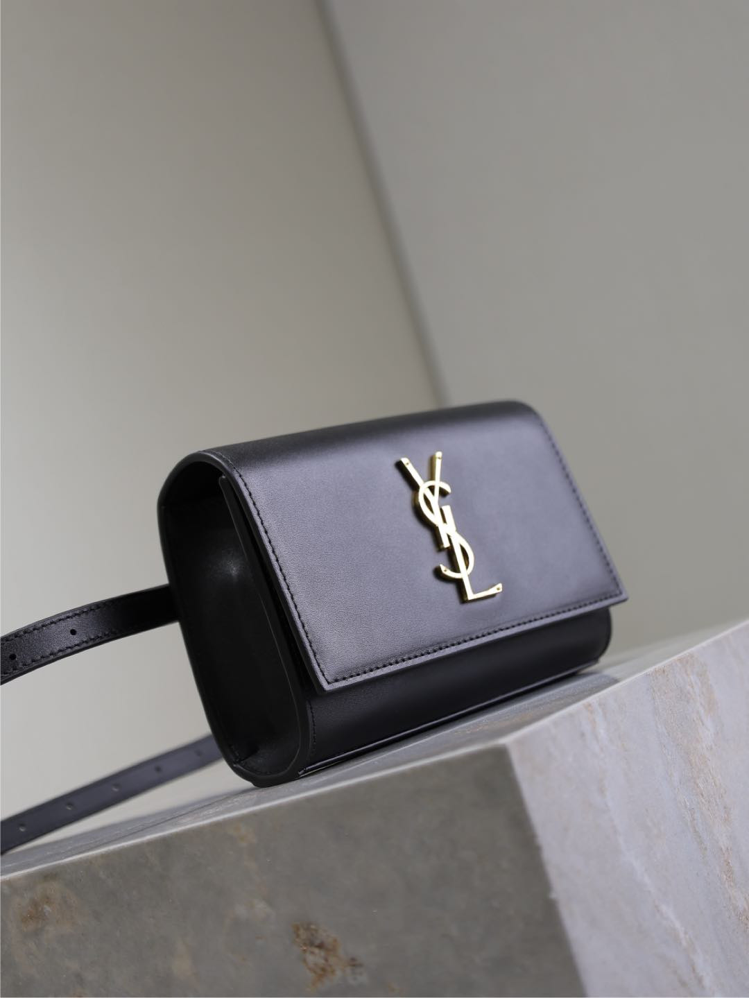 Y*L kate belt bag in grain de poudre-embossed leather 18x12x4.5cm