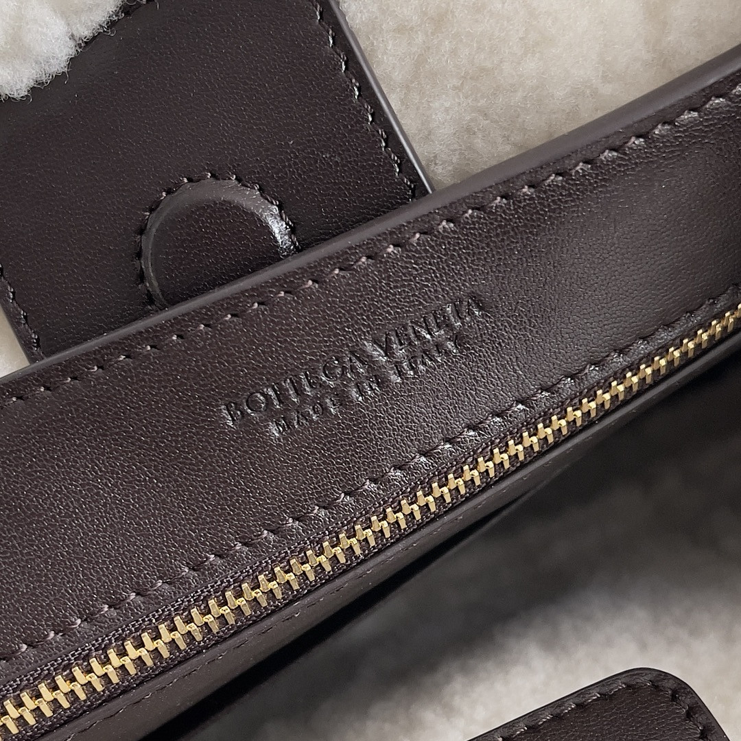 bo*te*ga Ve*ne*ta small andiamo 25x22x10.5cm