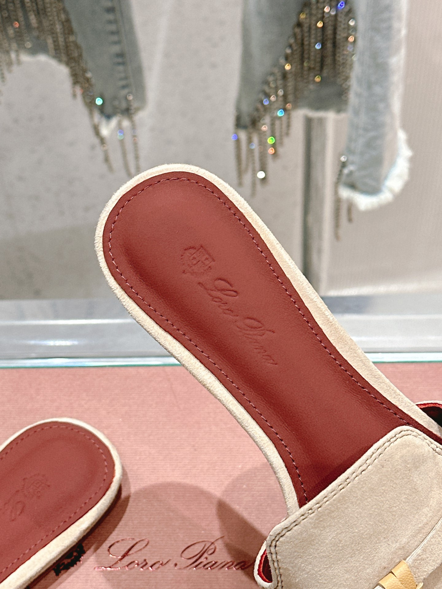 ua L**o p*ana summer charms sandal