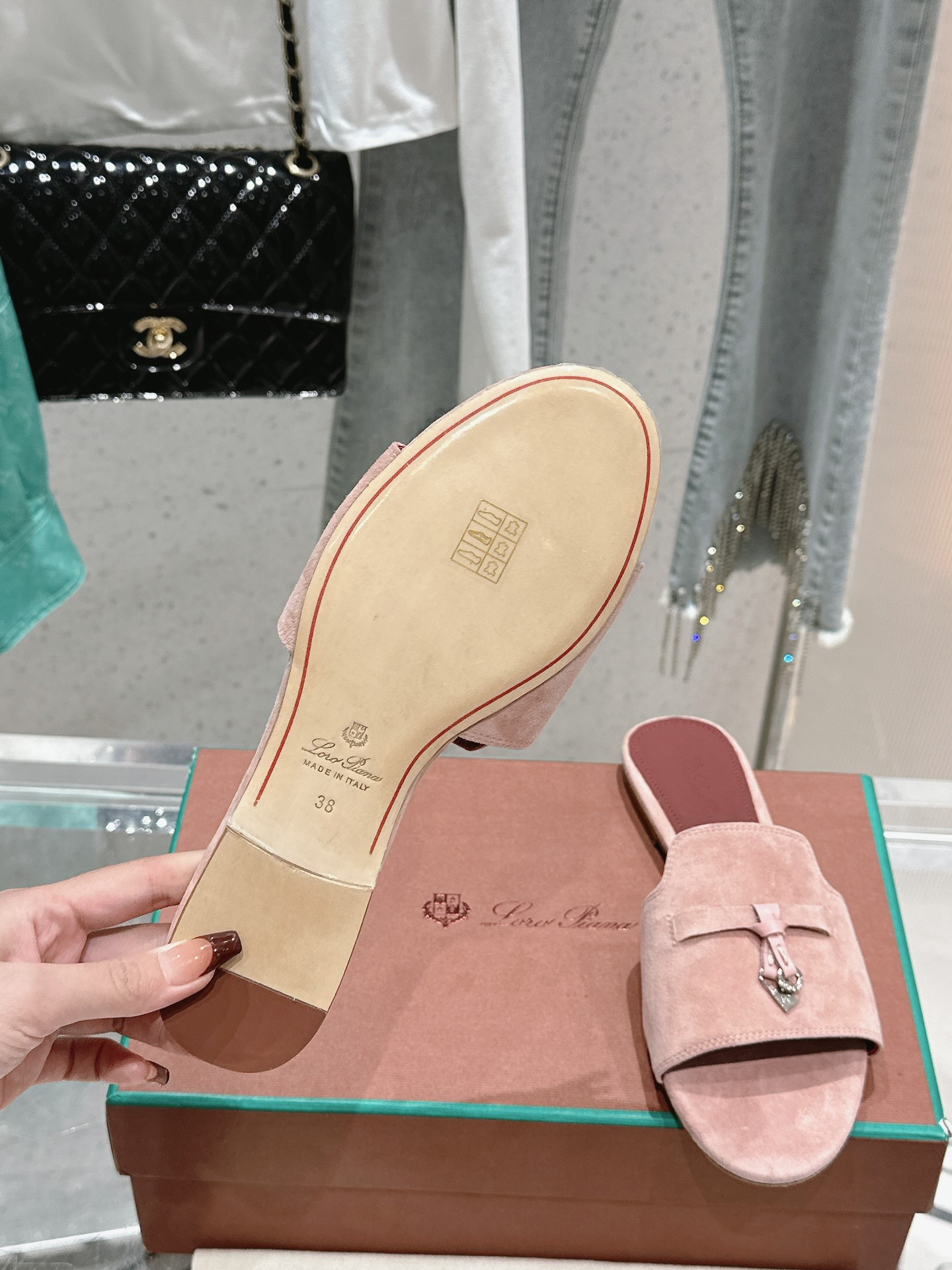 ua L**o p*ana summer charms sandal